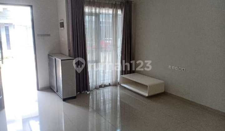 Dijual Rumah 2 Lantai Nyaman Siap Huni Semi Furnish Cluster Ekslusif di Setra Permai Residence