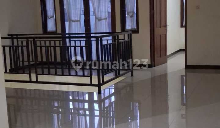 Translation: For Sale: Comfortable and Well-Maintained 2-Story Residence in a Strategic Location at Sayap Turangga, Bandung
