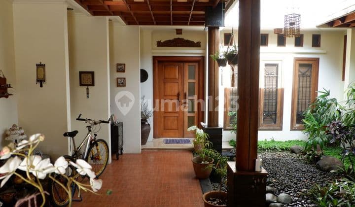 Dijual Rumah 2 Lantai Full Jati Semi Furnished Hunian Asri Nyaman dan Aman Lokasi Strategis dengan Akses Mudah