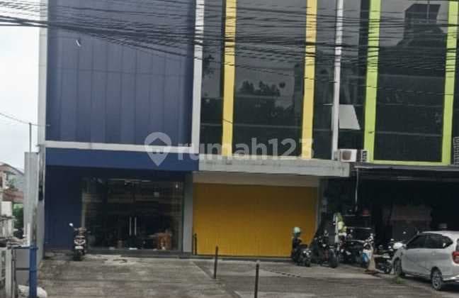 For Rent 3.5-Storey Strategic Shop House in Pasir Kaliki Bandung, Busy and Comfortable Location with Easy Access