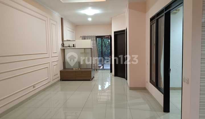 Disewakan Rumah Furnished Siap Huni Minimalis Lokasi Strategis di Singgasana Pradana Bandung