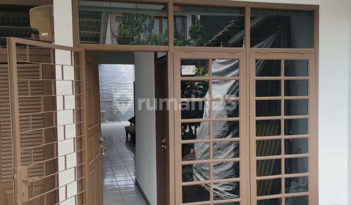 Disewakan Rumah Nyaman Semi Furnished Siap Huni Minimalis Lokasi di Batununggal Bandung