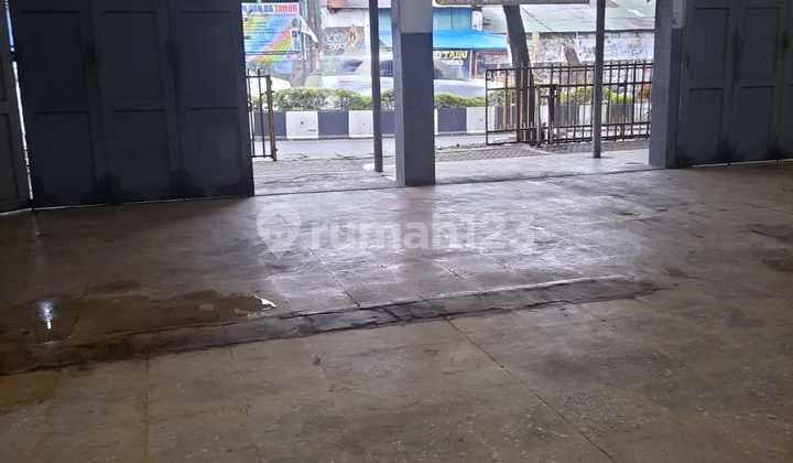 Dijual Rumah Hitung Tanah Siap Pakai Cocok untuk Minimarket Lokasi di Mainroad Jl Gatot Subroto Bandung