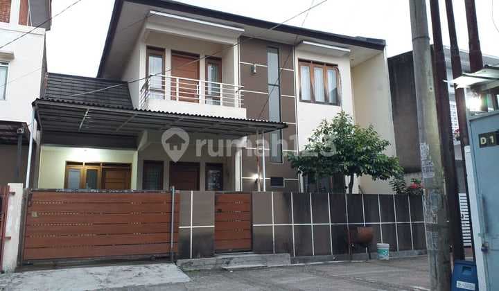 TRANSLATION: For Sale 2-Story Cozy Well-Maintained Ready-to-Occupy House Strategic Location in Permata Indah Complex Cisaranten Kulon Arcamanik Bandung