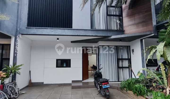 Rumah Cluster Swimming Pool Dekat Bintaro dan Stasiun