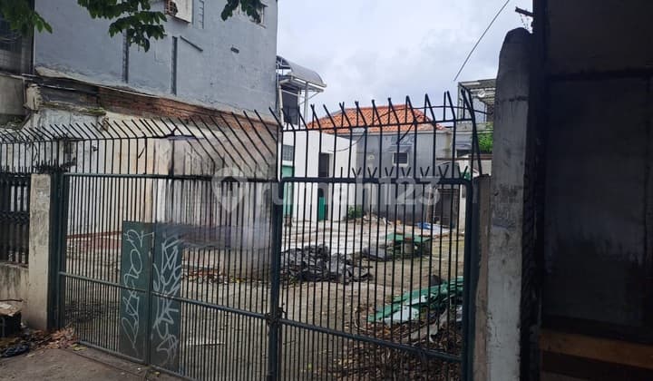 Disewakan Kavling Pinggir Jalan di Meruya Kebon Jeruk