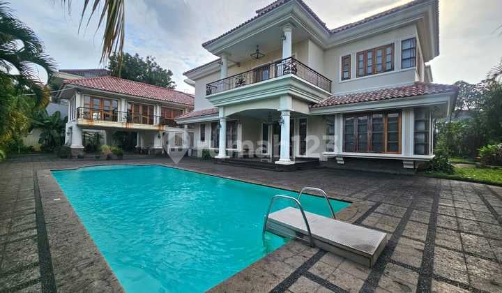 Rumah Mewah Furnished di Taman Kedoya Baru - Jakarta Barat