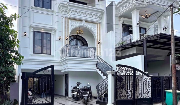 Rumah Baru Mewah Dalam Komplek Akses Strategis di Jagakarsa
