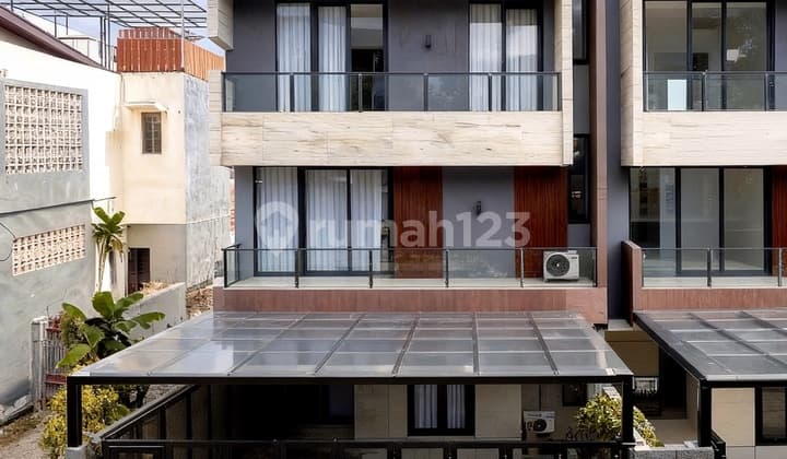 New Modern House Ready to Occupy with Strategic Access in Jagakarsa