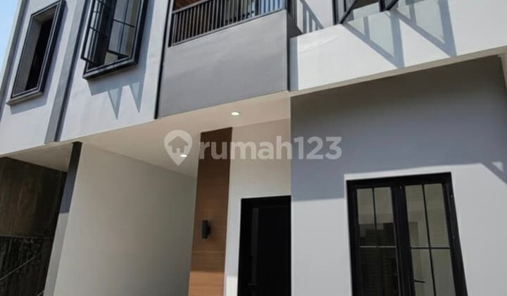 Rumah Baru Modern Dalam Cluster Akses Jalan Lebar di Jagakarsa