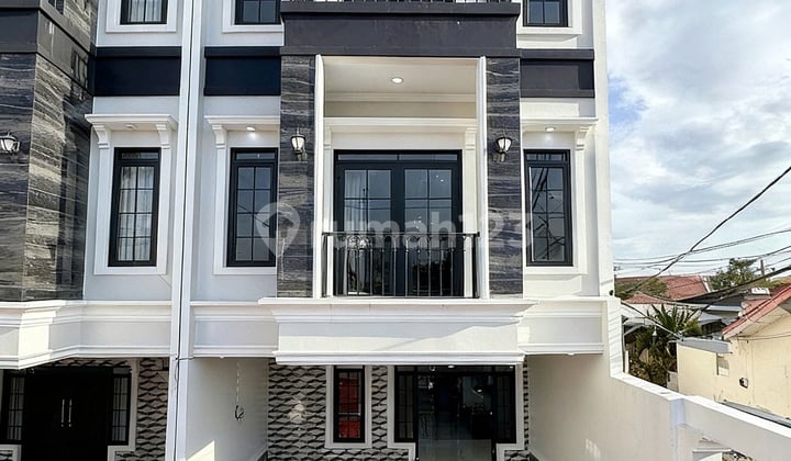 Rumah Baru Mewah Dalam Cluster Dekat Tol Brigif di Jagakarsa