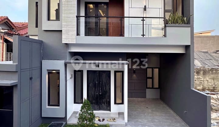 Luxury House in a Cluster by the Main Roadside in Jagakarsa