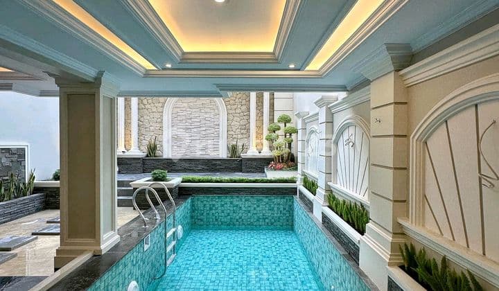 Rumah Mewah Dalam Komplek Besar Lokasi Strategis di Jagakarsa