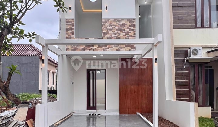Rumah Baru Mewah Modern Dalam Cluster Pinggir Jalan di Jagakarsa