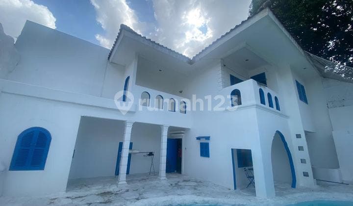 Beautiful Studio House for Rent Strategic Location with Swimming Pool in Kemang, South Jakarta