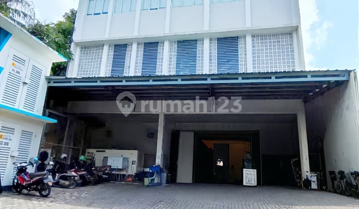 Gedung Kantor Lokasi Strategis 4 Lantai di Meruya - Jakarta Barat