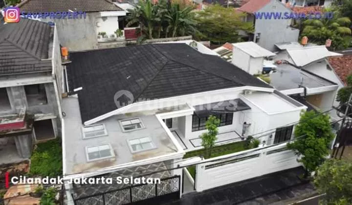 Luxury House Easy Access 4 Minutes to MRT Cilandak Station in Cilandak - South Jakarta