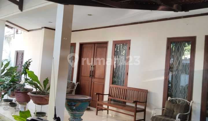 Rumah Luas Asri 2 Lantai Lokasi Strategis Dekat ke Blok M di Cilandak, Jakarta Selatan