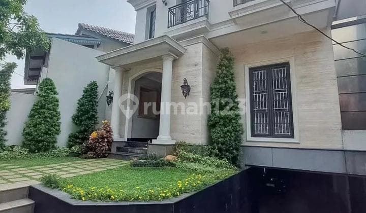 Luxury House with Swimming Pool in Kemang Barat