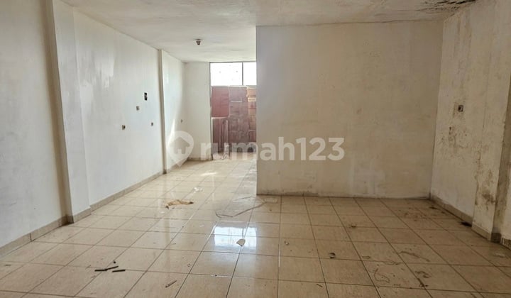 Ruko Hook Strategis Dekat Green Court Cocok untuk Bisnis di Pasar Bersih Cengkareng, Jakarta Barat