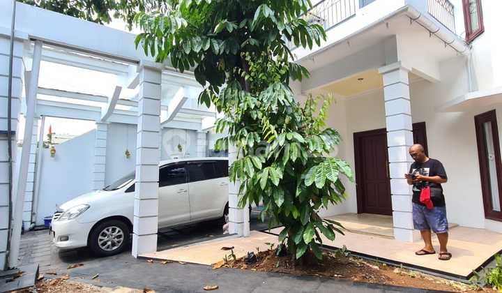 Rumah Sewa Mewah 2 Lantai Siap Huni Ada Kolam Renang di Cilandak, Jakarta Selatan