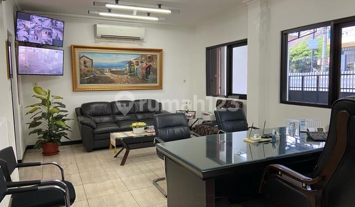 Rumah/Gudang Siap Huni Bonus Kantor Lokasi Strategis Dekat MRT dan Busway Gajah Mada di Kerajinan, Jakarta Barat