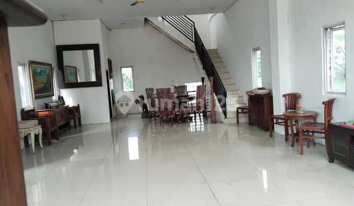 Ruang Usaha 3 Lantai + Rooftop Siap Huni Lokasi Strategis di Kemang, Jakarta Selatan