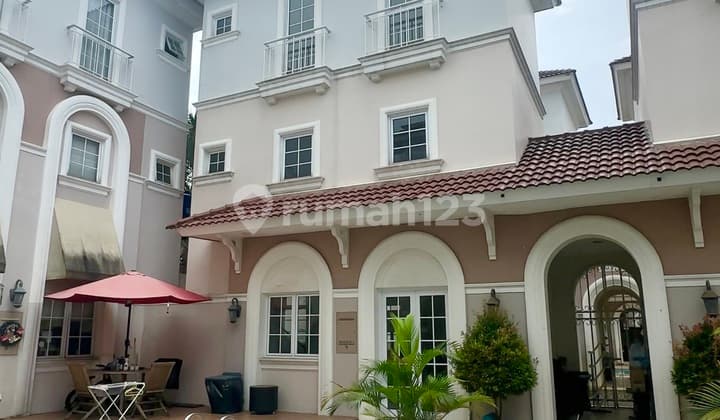 Rumah Bagus Terawat 3 Lantai di Alesha BSD