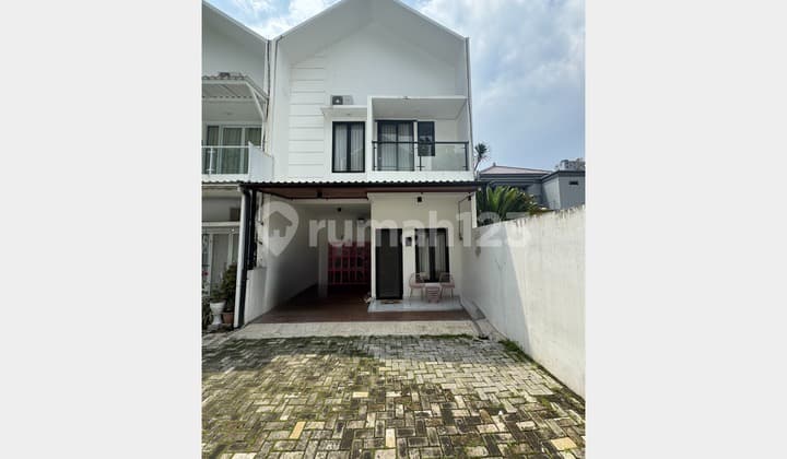 Rumah Full-furnished 3 Lantai Nyaman & Strategis di Cilandak, Jakarta Selatan