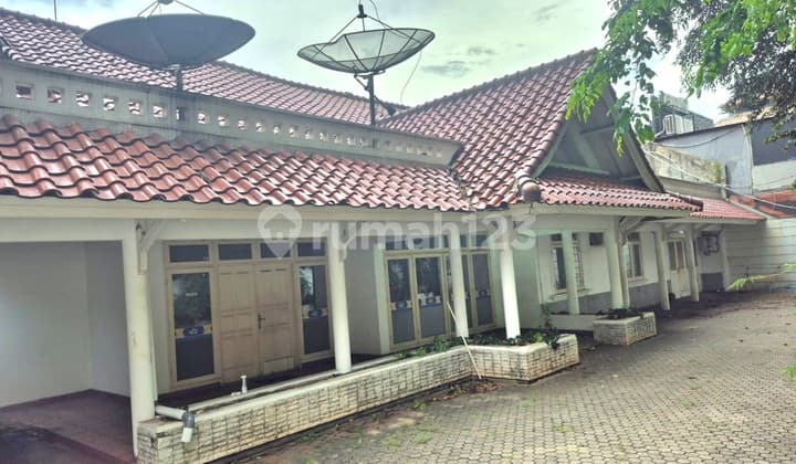 Office Suitable for Home, Strategic Location with Ample Parking.