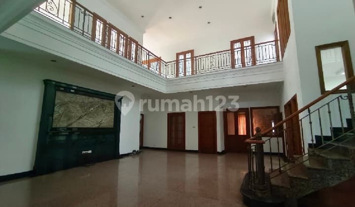 Sale..!!! Rumah Mewah Full Furnish Siap Huni Mau Jual Hitung Tanah Saja Luas Tanah 800 Meter di Rajawali Kemayoran Jakarta Pusat