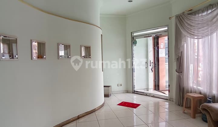 Ruko Siap Huni Semi Furnish Pinggir Jalan Raya di Lokasi Strategis Pasar Baru Jakarta Pusat