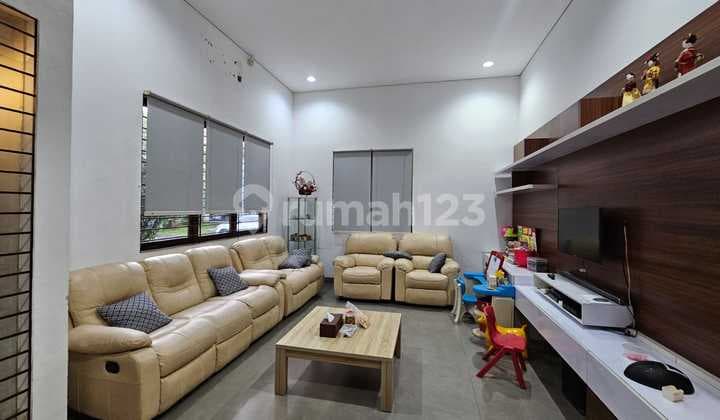 Disewakan Rumah Mandiri 3 Lantai Di The Icon Cosmo Bsd