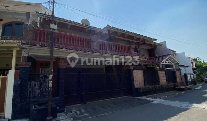 Asri and Ready to Occupy House for Sale Cheap and Fast in East Tebet, South Jakarta