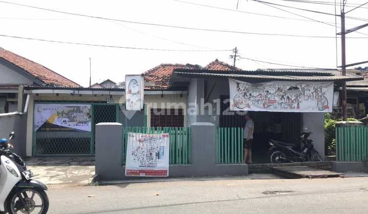 House on the Side of Muchtar Tabrani Street Adjacent to Sumarecon Bekasi West Java