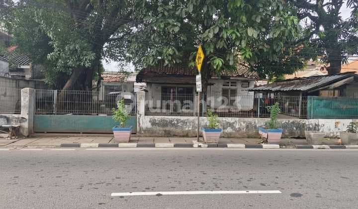 Rumah Tua Hitung Tanah Lokasi Pinggir Jalan Raya Di Utan Kayu Jakarta Timur