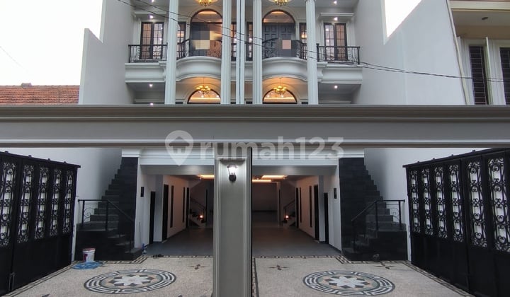 Rumah Eropa Classic di Pejaten Barat Jakarta Selatan