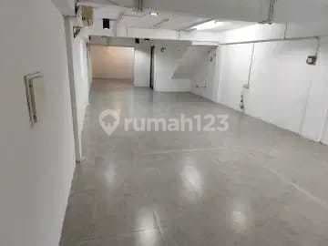 Ruko di Jalan Panjang, Kebon Jeruk, Jakarta Barat.