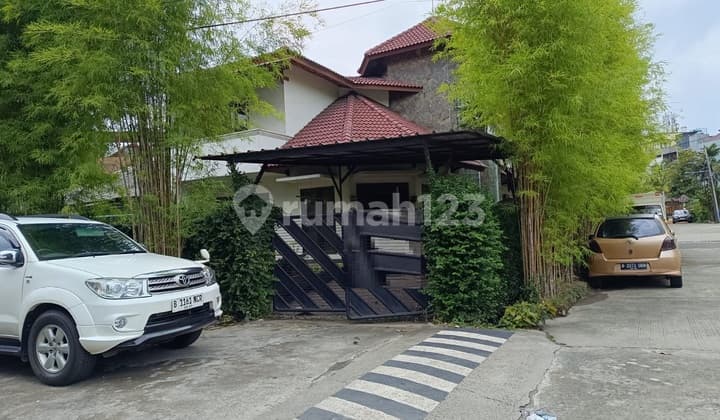Dijual Cepat Rumah Asri Tubagus Angke, Jakarta Barat. Semi-Furnished, Lokasi Strategis, Garasi Luas. Hubungi Kami untuk Nego Sampai Deal!!!