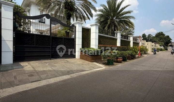 Jual Cepat Rumah Mewah Ada Kolam Renang Cirendeu Tangerang Selatan !