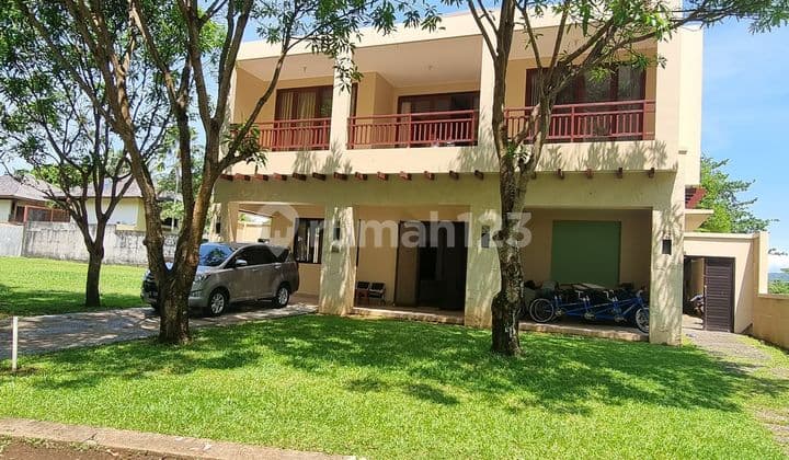 Dijual Villa Tanjung Lesung Harga Penawaran Menarik dan Masih bisa Nego!!! Cocok untuk Liburan Keluarga, Kamar Banyak dan Besar. Ditambah dengan Kebun Pribadi! Lokasi View Pantai Sangat Cantik!!! HGB Baru Perpanjang, Hub Kami untuk Nego & Deal!!!