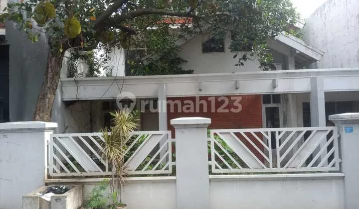 Dijual Cepat Rumah Lama Terletak di Komplek Barata, Karang Tengah Tangerang. SHM. Hubungi Kami untuk Kami Bantu Nego Sampai Deal!