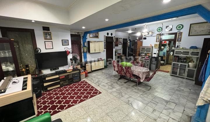 Dijual Rumah + Kos Kosan 3 Lantai di Meruya Total 3 SHM Furnished