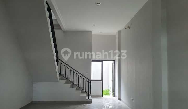 Disewakan Cepat Ruko Baru 3 Lantai di Shanghai Pik Siap Huni