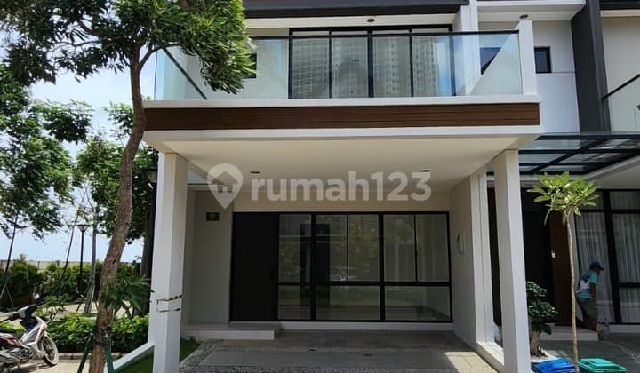 Disewakan Rumah Hook 3 Lantai di Osaka Residence Pik Siap Huni