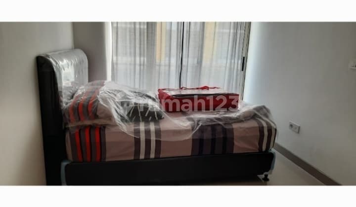 Translation: "For Rent: 2-Story House in PIK Phase 1, Fully Furnished, Neat"