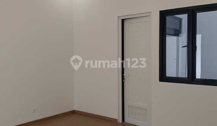 Dijual Rumah Baru 2,5 Lantai di Metland Puri SHM Strategis Nego