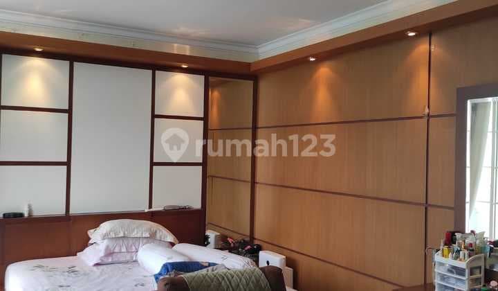 Dijual Rumah 3 Lantai di Bukit Golf Mediterania Semi Furnished