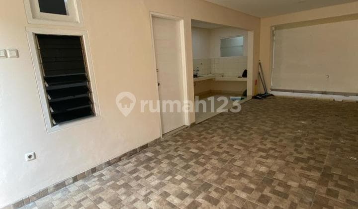 Dijual Rumah Mewah di Emerald Townhouse Pik Type 4+1 Br Siap Huni