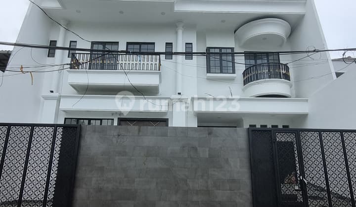 Dijual Rumah Mewah 2 Lantai di Tomang Pinggir Jalan Harga Nego